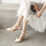Zapatos de Tacón Medio para Mujer, Tendencia en Zapatos de Tacón con Punta en Pico, Stilettos con Mariposa, Elegantes para Vestidos, Bodas, Fiestas Nupciales, Blancos de Diseñador - Imagen 4