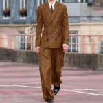 Traje de hombre marrón a rayas, 2 piezas, doble botonadura, corte ajustado, chaqueta con solapa de muesca, pantalón de pierna ancha, conjunto formal para negocios y bodas