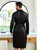 Conjunto de ropa de dormir para hombre con acabado satinado y escote en V - Imagen 2