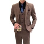 Traje 2025 (chaqueta + chaleco + pantalones), moda de negocios, presentador informal, versión coreana del estilo británico, boda de caballero delgado