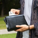Bolso de mano de cuero genuino de CONTACT'S para hombre, diseño de contraseña, cartera de mano informal, bolso largo para hombre, bolso de gran capacidad Engrvaing - Imagen 2