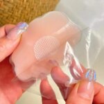 1-50 pares de pétalos de silicona invisibles reutilizables para mujer, cubrepezones autoadhesivos sin tirantes ni espalda, tipo sujetador. - Imagen 6