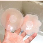 1-50 pares de pétalos de silicona invisibles reutilizables para mujer, cubrepezones autoadhesivos sin tirantes ni espalda, tipo sujetador. - Imagen 5