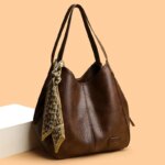 Bolso de mano grande de estilo vintage para mujer, de cuero sintético suave color marrón, con asa para el hombro y decoración de pañuelo de seda, bolso retro, bolso de mano informal para ir de compras.