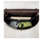 Bolso tipo cubo para mujer, diseño vertical de un solo asa, tapa abatible ancha, diseño sencillo y elegante, adecuado para adultos de 20 a 60 años. - Imagen 6