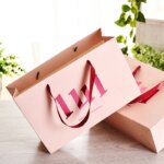 Venta al por mayor, 500 unids/lote, bolsas de compras de papel de lujo de alta gama con mango de cinta, personaliza tu propio logotipo impreso para joyería de mujer - Imagen 4