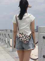 Bolso Bandolera Yan Shuang, Diseño Original, Multibolsillos, Impermeable, Ligero, Moderno y Casual para Mujer - Imagen 5