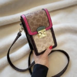 Bolso vertical para teléfono con asa única, estilo clásico retro, con estampado de moda, para mujer, bolso bandolera para llevar el móvil, en colores negro, rosa, marrón y blanco, ideal para el uso diario y actividades al aire libre. - Imagen 3