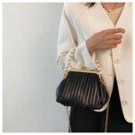 Bolso De Mujer Plisado Con Cadena De Perlas Bolso Bandolera 067 - Imagen 4