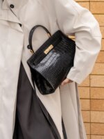Bolso de mano con estampado de piel de cocodrilo para mujer, de la marca Aidrani, con solapa de cuero genuino, bolso de hombro de diseño para el trabajo, la oficina, fiestas y el uso diario. - Imagen 2