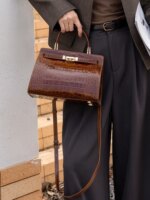 Bolso de mano con estampado de piel de cocodrilo para mujer, de la marca Aidrani, con solapa de cuero genuino, bolso de hombro de diseño para el trabajo, la oficina, fiestas y el uso diario. - Imagen 5