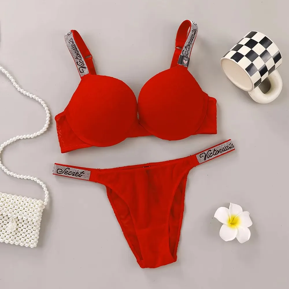 Conjunto de lencería sexy Victoria's Secret, sujetador push-up con logo brillante y encaje en relieve, tanga brillante con logo.