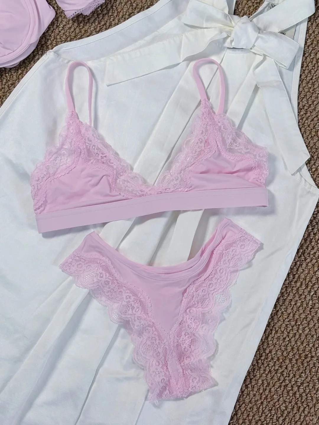 Conjunto de sujetador con cuello en V de encaje para mujer, lencería elegante y transpirable para verano, conjunto de ropa interior lisa y elegante