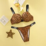 Conjunto de lencería sexy Victoria's Secret, muy atractivo, con logo brillante, tirantes degradados, sujetador push-up con pedrería y tanga brillante con letras. - Imagen 6