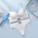 Conjunto de lencería de encaje para mujer Victoria's Secret: sujetador push-up con tirantes brillantes y logo, y tanga brillante con texto. ¡Tendencia caliente! - Imagen 5