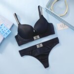 Conjunto de lencería de encaje para mujer Victoria's Secret: sujetador push-up con tirantes brillantes y logo, y tanga brillante con texto. ¡Tendencia caliente! - Imagen 3