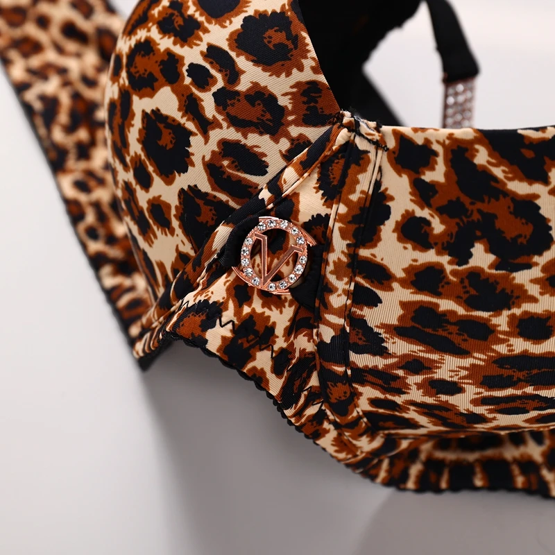 DaiNaFang-Conjunto de sujetador de encaje de dos piezas para mujer, ropa interior con estampado de leopardo, diseño hermoso, lencería femenina con diamantes de imitación