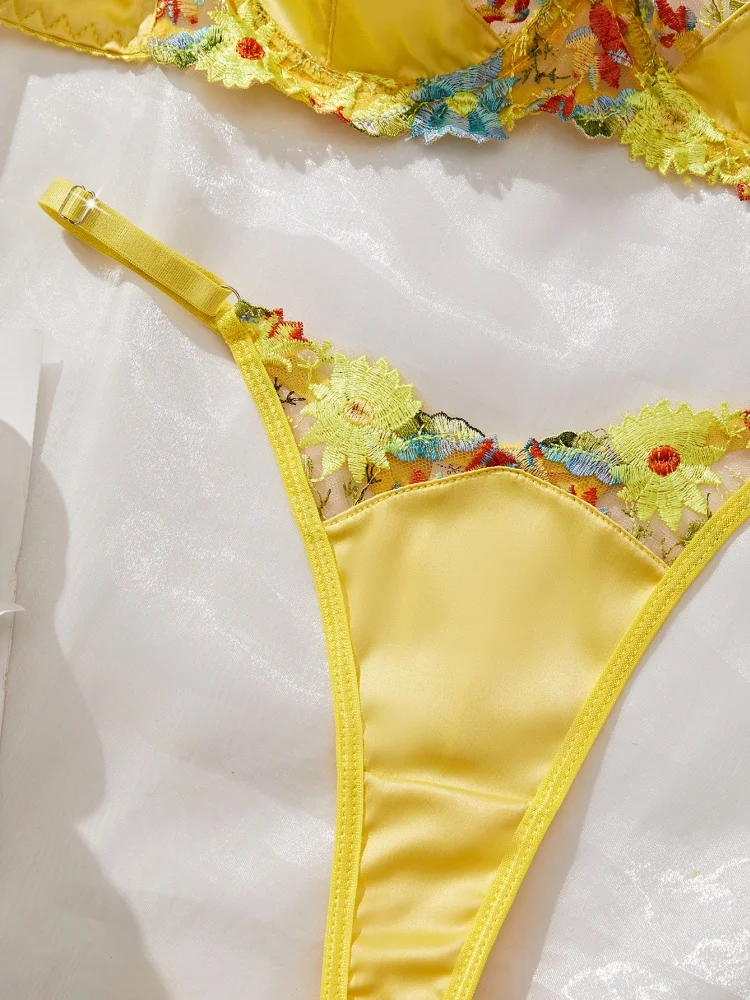 Conjunto de lencería ultrafina para mujer, conjunto de sujetador y bragas con aros de acero, ropa interior íntima de lujo con empalme de satén y bordado floral