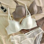 Conjunto de lencería de copa fina francesa para mujer, sujetadores de encaje Sexy, ropa interior de alta calidad, sujetador de realce inalámbrico, conjunto de bragas transpirables