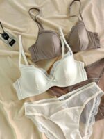 Conjunto de lencería de copa fina francesa para mujer, sujetadores de encaje Sexy, ropa interior de alta calidad, sujetador de realce inalámbrico, conjunto de bragas transpirables
