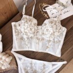 Conjunto de ropa interior Sexy con bordado de flores de encaje para mujer, conjunto de sujetador de realce moldeador de cuerpo francés, conjuntos de lencería blanca romántica, 2 piezas