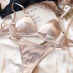 Conjunto de lencería de satén francés con copas triangulares para mujer, sujetador sexy sin aros, sin costuras, cómodo, con soporte ligero, ropa interior, tallas 32 a 38. - Imagen 5