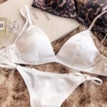 Conjunto de lencería de satén francés con copas triangulares para mujer, sujetador sexy sin aros, sin costuras, cómodo, con soporte ligero, ropa interior, tallas 32 a 38.