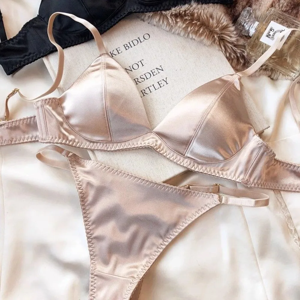 Conjunto de lencería de satén francés con copas triangulares para mujer, sujetador sexy sin aros, sin costuras, cómodo, con soporte ligero, ropa interior, tallas 32 a 38.