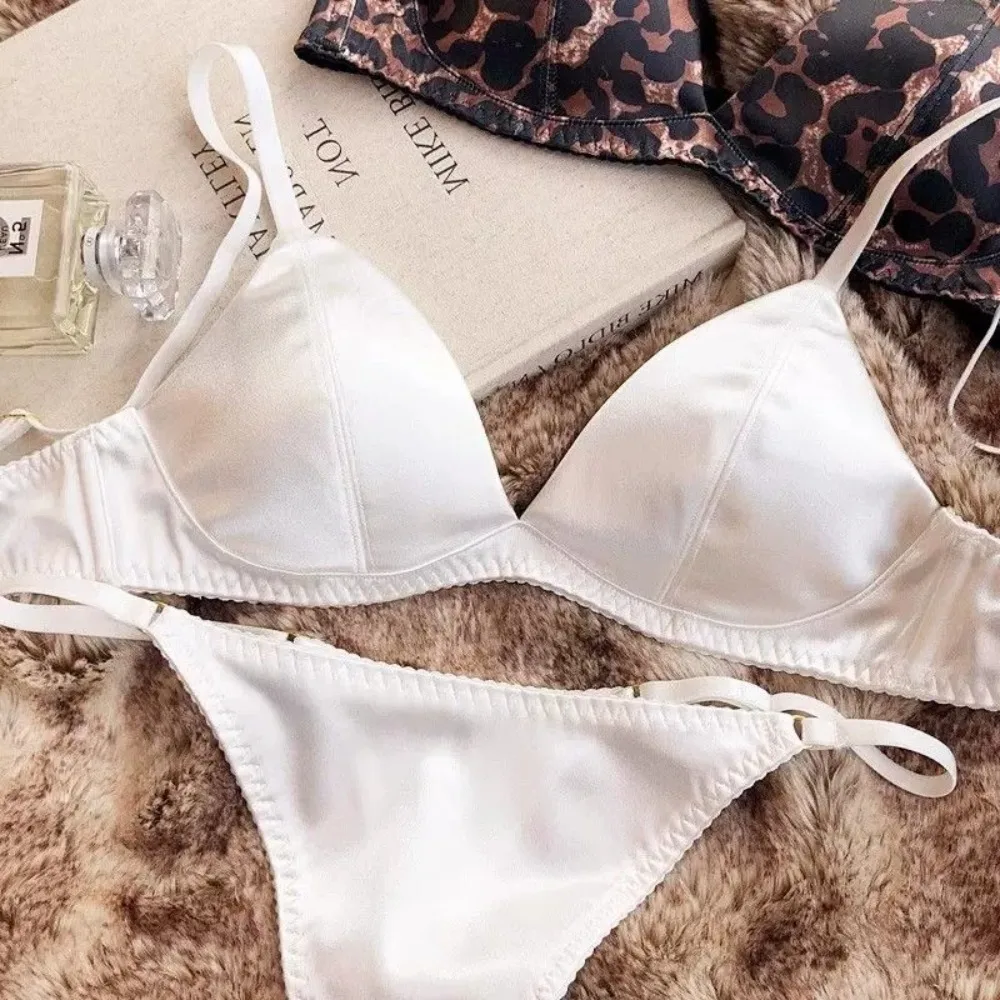 Conjunto de lencería de satén francés con copas triangulares para mujer, sujetador sexy sin aros, sin costuras, cómodo, con soporte ligero, ropa interior, tallas 32 a 38.