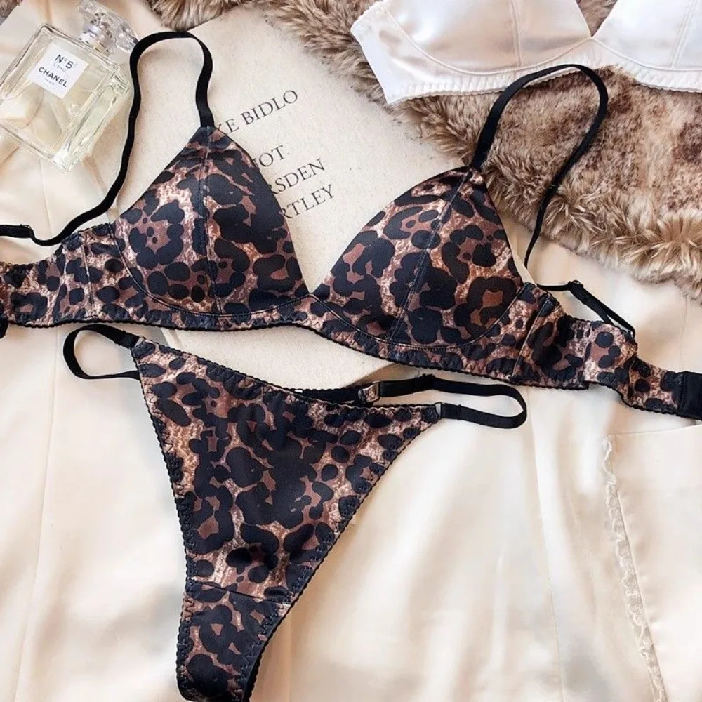 Conjunto de lencería de satén francés con copas triangulares para mujer, sujetador sexy sin aros, sin costuras, cómodo, con soporte ligero, ropa interior, tallas 32 a 38.