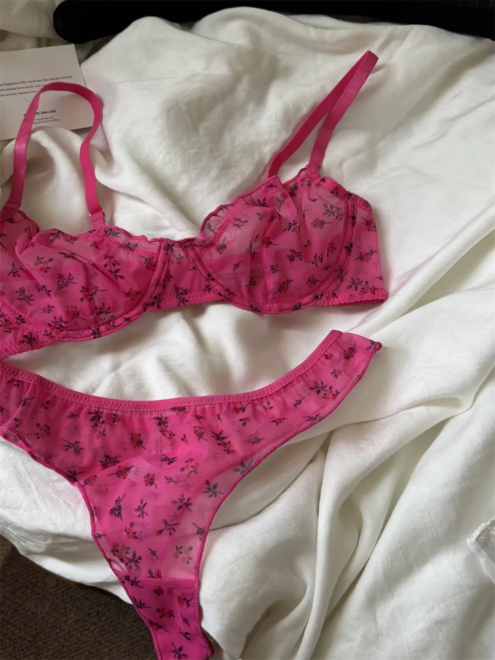 Conjunto de lencería ultrafina francesa, sujetador Sexy de encaje con estampado Floral, ropa interior de moda para mujer, conjuntos de sujetadores e Tanga íntimos transpirables de malla Conjunto de lencería ultrafina francesa, sujetador Sexy de encaje con estampado Floral, ropa interior de moda para mujer, conjuntos de sujetadores e Tanga íntimos transpirables de malla
