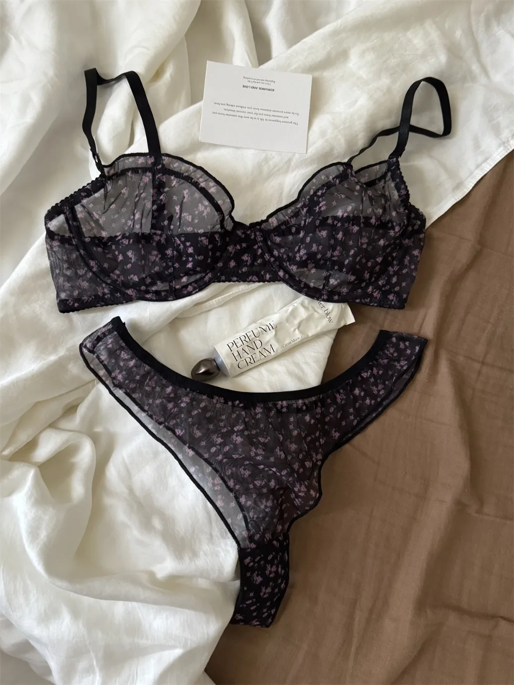 Conjunto de lencería ultrafina francesa, sujetador Sexy de encaje con estampado Floral, ropa interior de moda para mujer, conjuntos de sujetadores e Tanga íntimos transpirables de malla Conjunto de lencería ultrafina francesa, sujetador Sexy de encaje con estampado Floral, ropa interior de moda para mujer, conjuntos de sujetadores e Tanga íntimos transpirables de malla