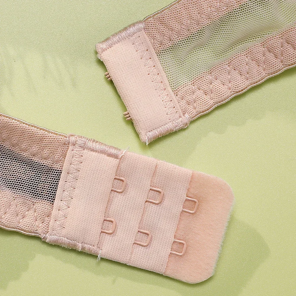 Conjunto de lencería de lujo para mujer con sujetador push-up con flecos de encaje de pestañas muy sexy y tanga con letras brillantes.