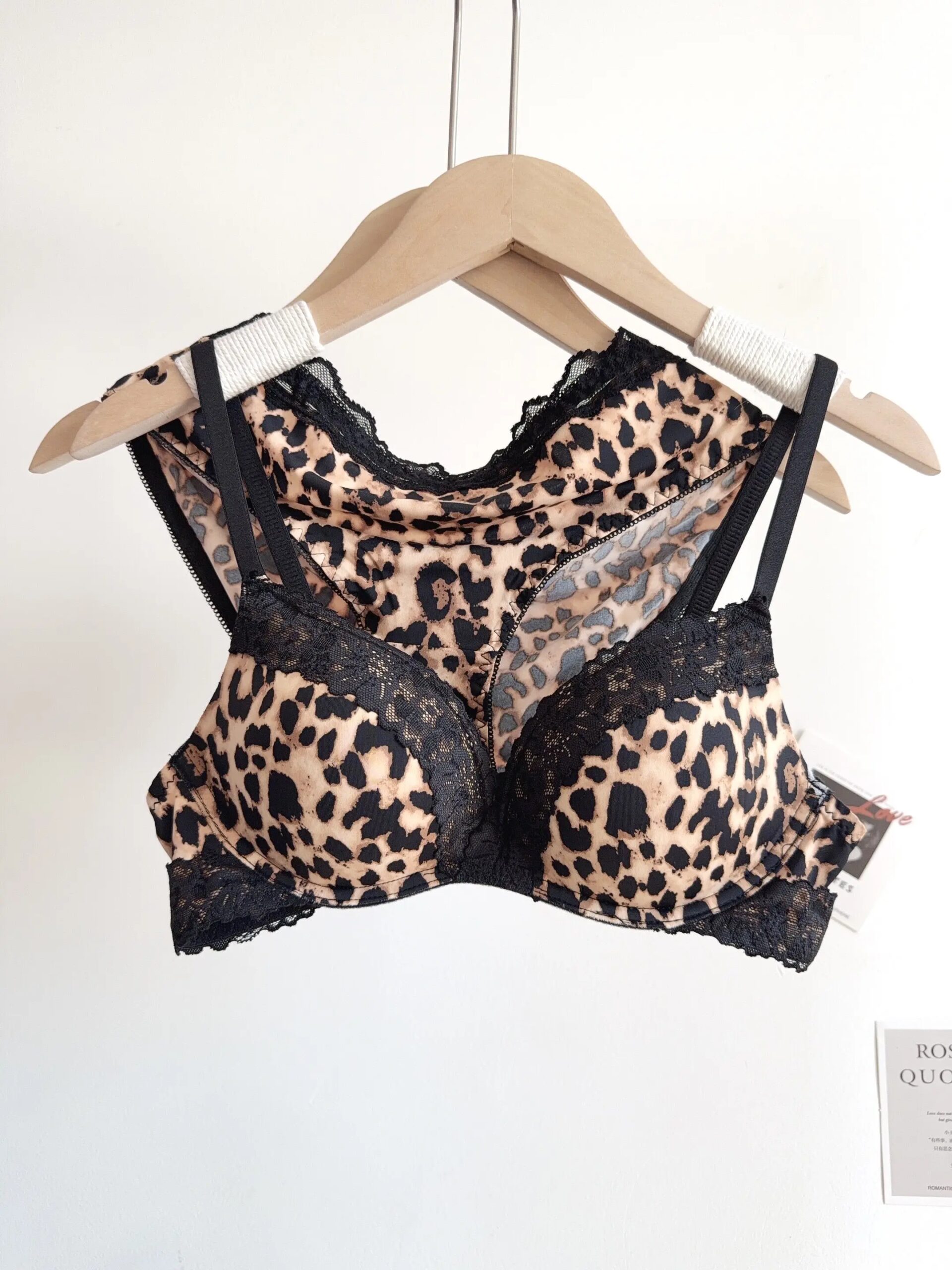 Conjunto de lencería sexy con estampado de leopardo para mujer, sujetador de encaje push-up sin aros, ropa interior diaria atractiva y cómoda que realza la figura. Conjunto de lencería sexy con estampado de leopardo para mujer, sujetador de encaje push-up sin aros, ropa interior diaria atractiva y cómoda que realza la figura.