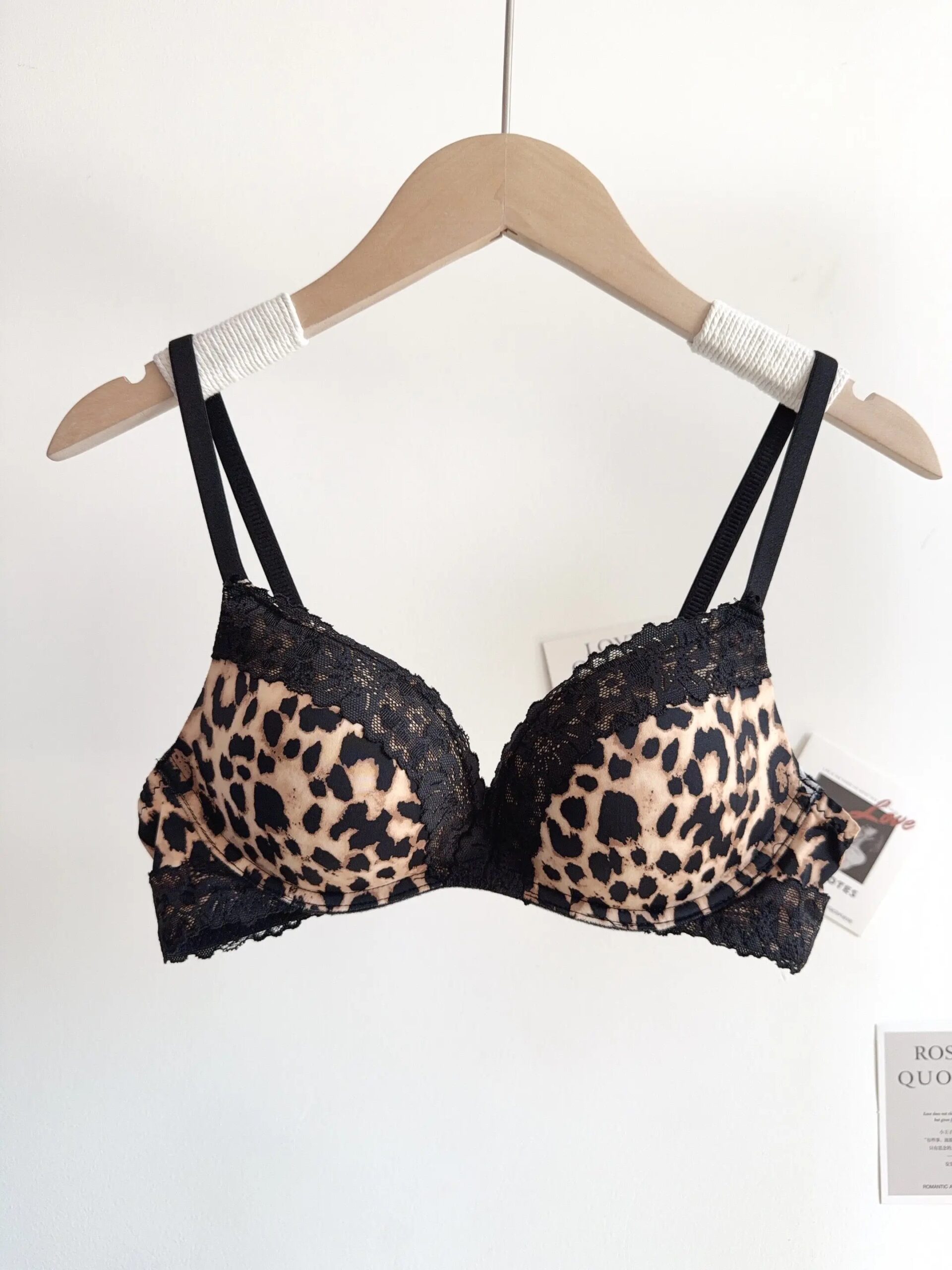 Conjunto de lencería sexy con estampado de leopardo para mujer, sujetador de encaje push-up sin aros, ropa interior diaria atractiva y cómoda que realza la figura. Conjunto de lencería sexy con estampado de leopardo para mujer, sujetador de encaje push-up sin aros, ropa interior diaria atractiva y cómoda que realza la figura.