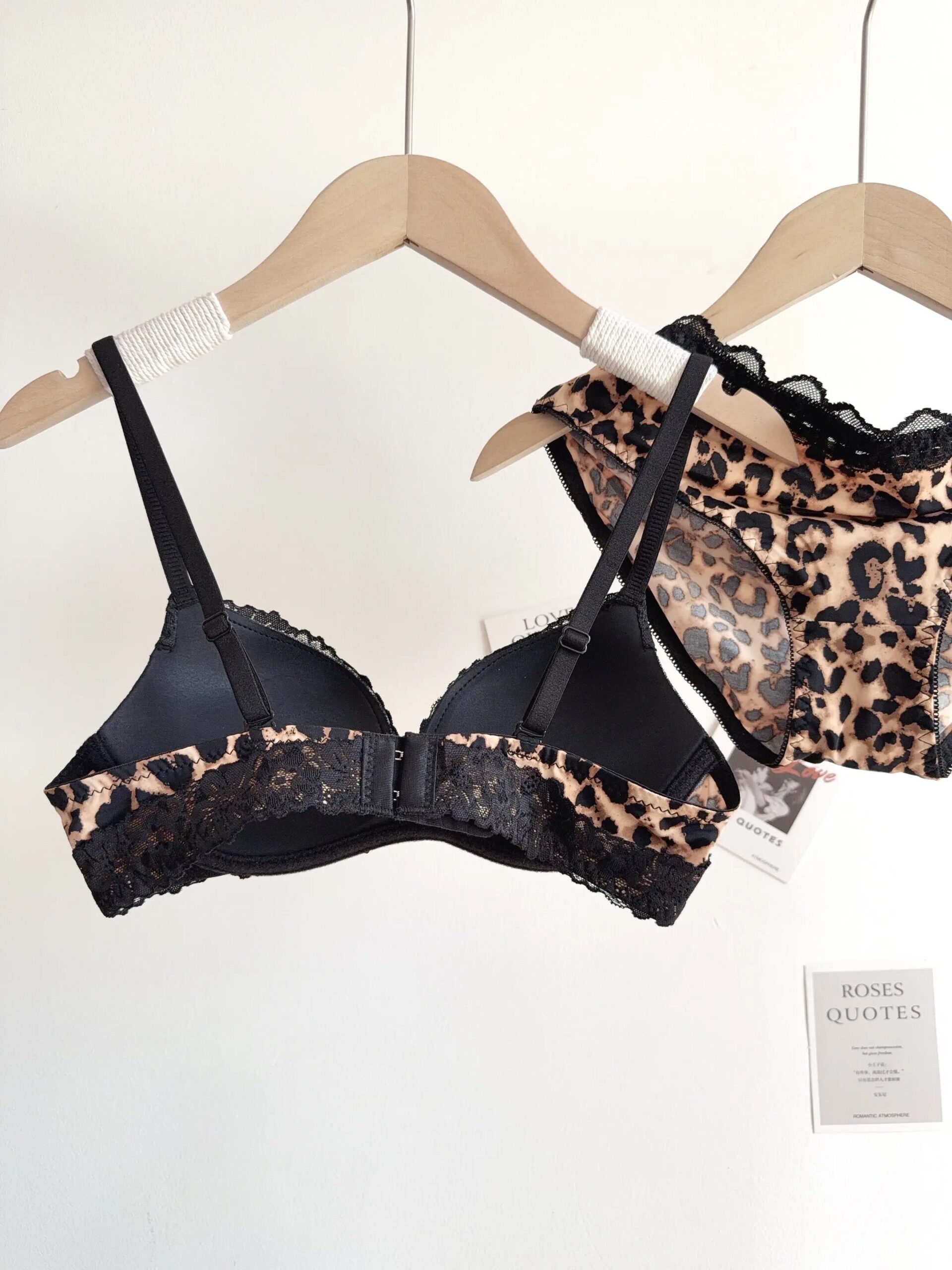 Conjunto de lencería sexy con estampado de leopardo para mujer, sujetador de encaje push-up sin aros, ropa interior diaria atractiva y cómoda que realza la figura. Conjunto de lencería sexy con estampado de leopardo para mujer, sujetador de encaje push-up sin aros, ropa interior diaria atractiva y cómoda que realza la figura.