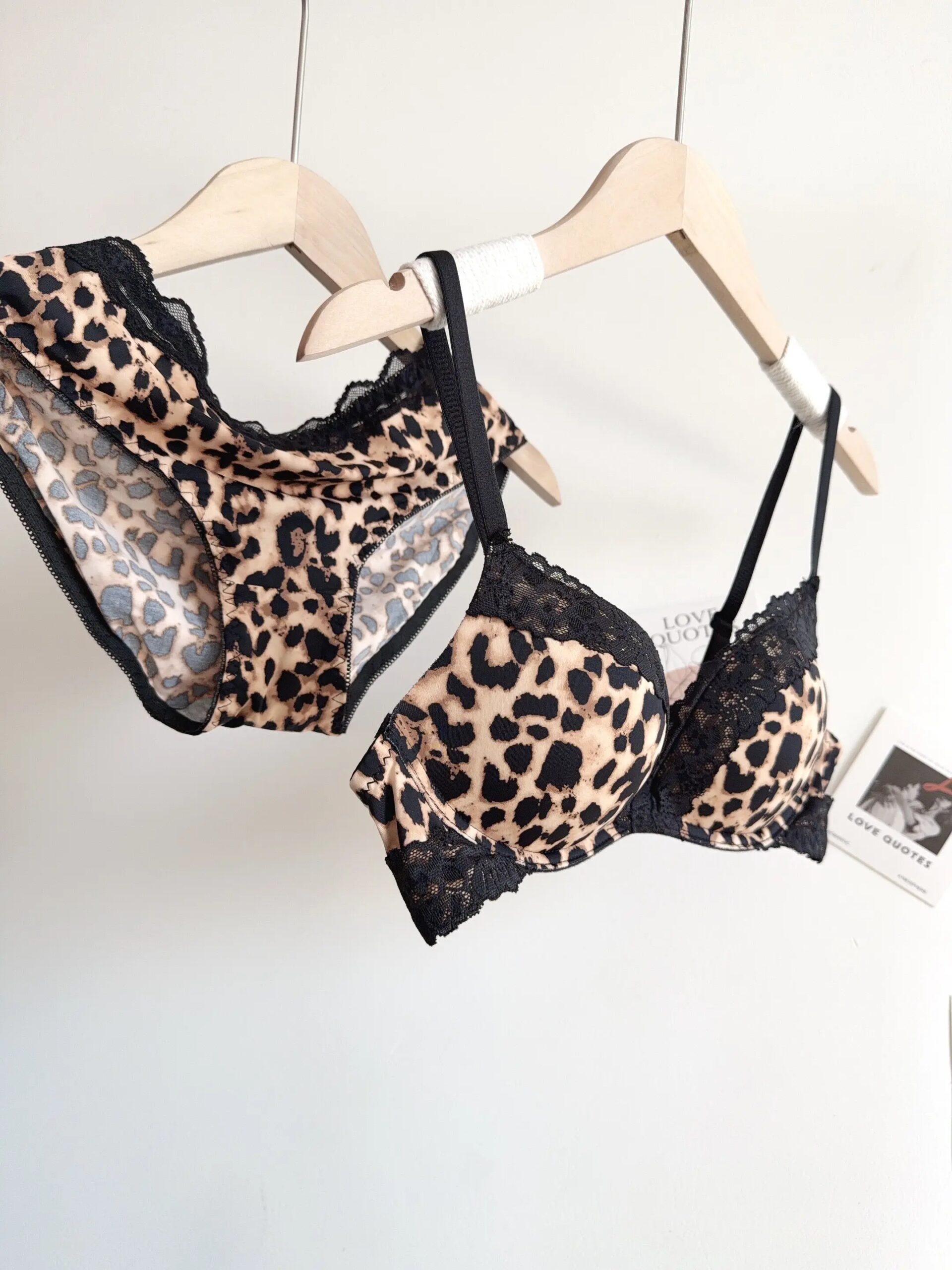 Conjunto de lencería sexy con estampado de leopardo para mujer, sujetador de encaje push-up sin aros, ropa interior diaria atractiva y cómoda que realza la figura. Conjunto de lencería sexy con estampado de leopardo para mujer, sujetador de encaje push-up sin aros, ropa interior diaria atractiva y cómoda que realza la figura.