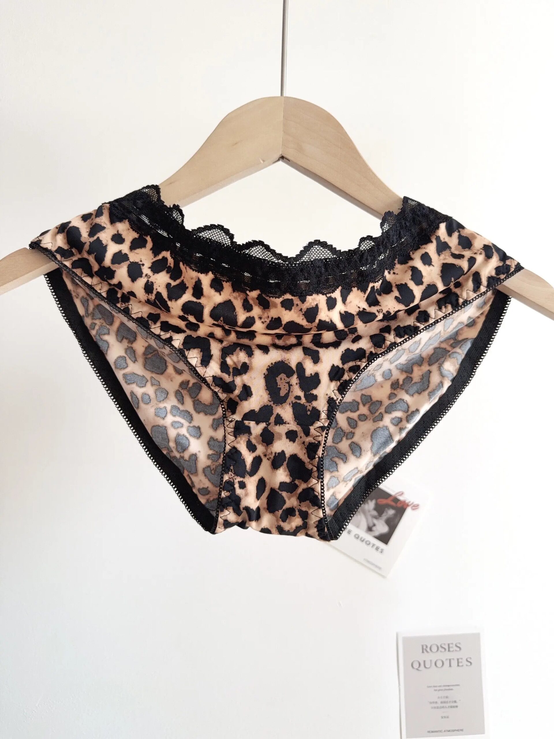 Conjunto de lencería sexy con estampado de leopardo para mujer, sujetador de encaje push-up sin aros, ropa interior diaria atractiva y cómoda que realza la figura. Conjunto de lencería sexy con estampado de leopardo para mujer, sujetador de encaje push-up sin aros, ropa interior diaria atractiva y cómoda que realza la figura.
